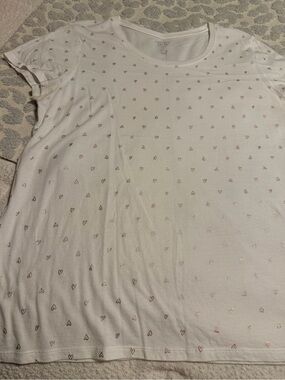 GAP White Short-Sleeve Tee with Rose Gold Heart Print